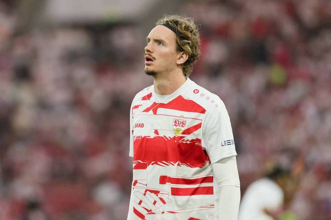 水晶宫与斯特拉斯堡赛前，维埃拉现身法国酒吧和球迷一起观战