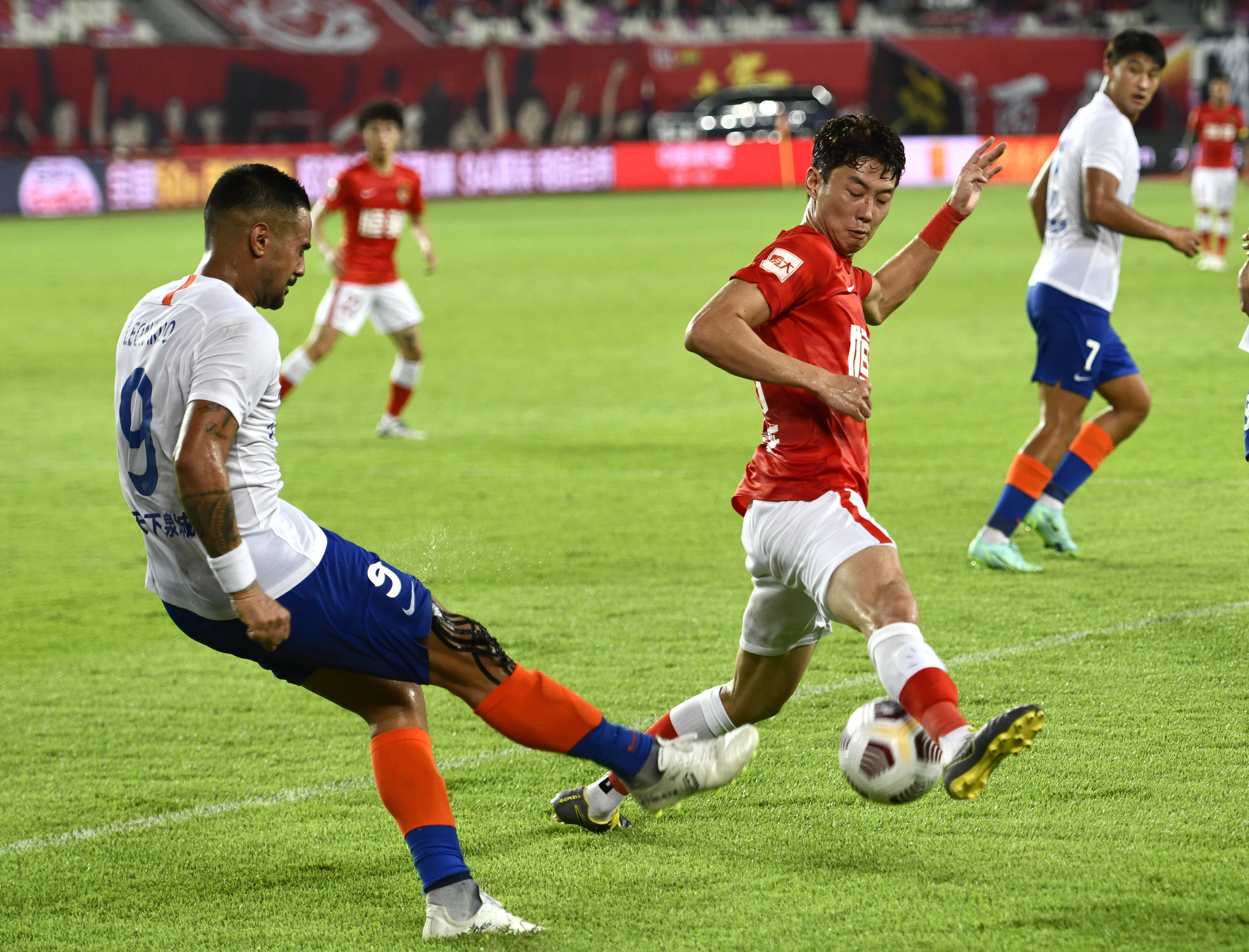 封神！62岁穆帅2射正绞杀64%控球，皇马决定欧冠生死？（神迹！62岁穆里尼奥以2次射正压制64%控球，皇马或成欧冠生死判官？）